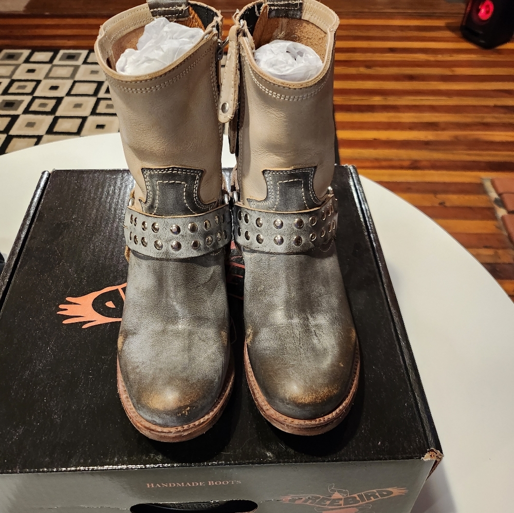 Freebird Ramone Size 7 Worn Twice....Ice Multi